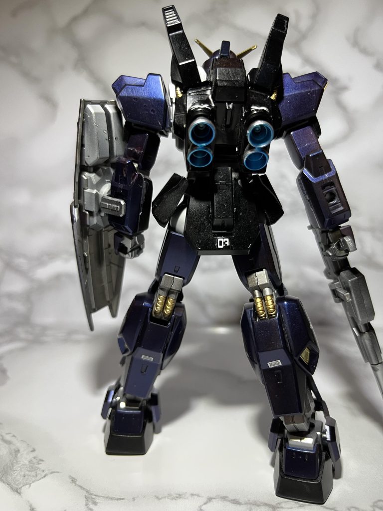 パイプ部分は金に塗分け、ブースターは黒ではなくシルバーにしてみました。