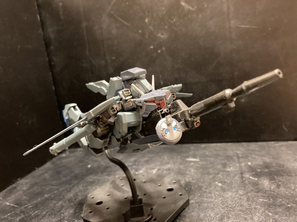 正面から。胸部がそのまんまです。もうちょっと胸部とスマートガンが一体になるデザインにしても良かったなーと反省。