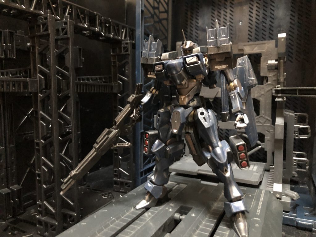 格納庫。通常のザウォートに飛行用のユニットを装備。内部機構も見直しをかける事で、戦闘機に可変にしています。