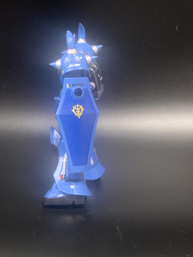 サイドショット。楯で全体があまり見えません(zaku-kao9)