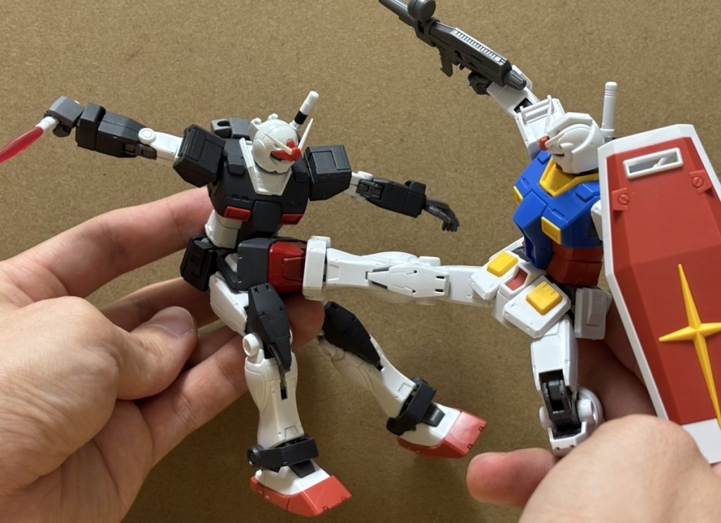 手が写ってますけど、もう一つhgのオリジンガンダムあるので、あのとんでもシーンを再現してみましたw劇場で初見見た時まじでびっくりしましたw