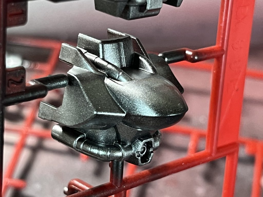 ランナーついたままで塗装しちゃいます黒サフの上からクレオス159番