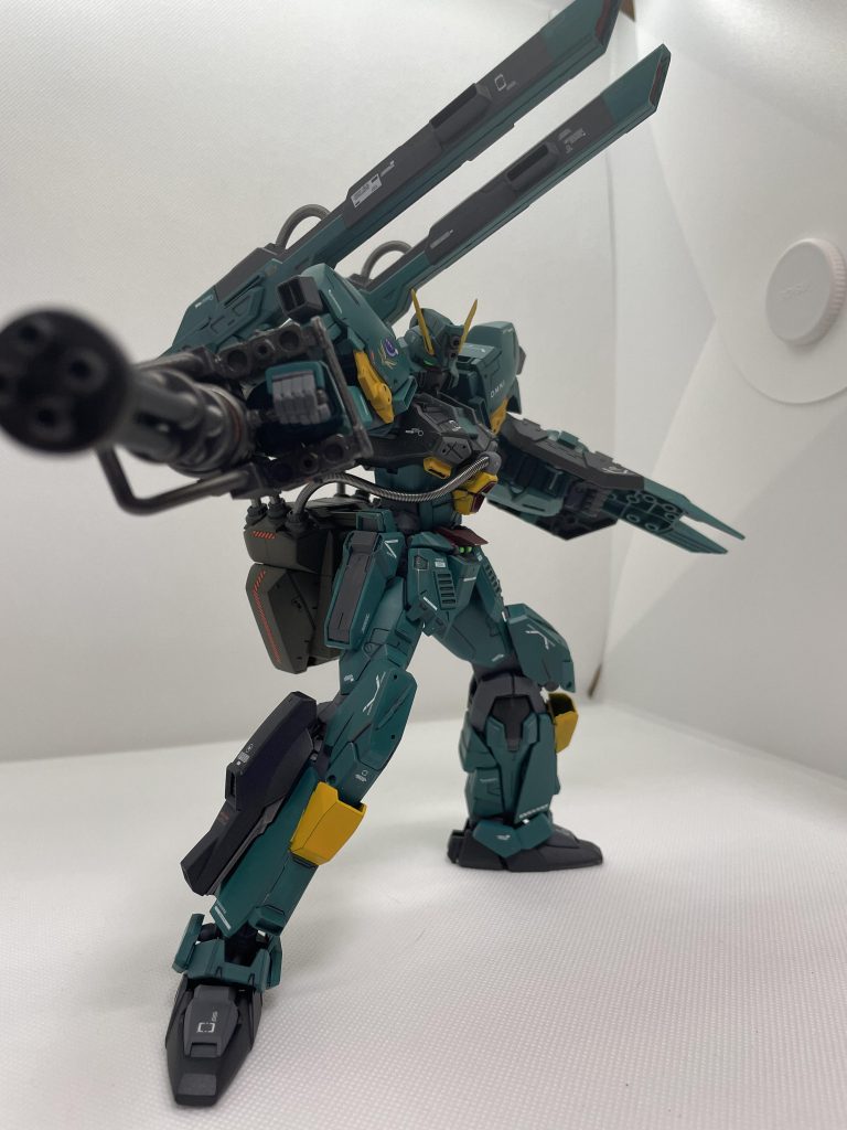 自分で作ってなんですが…動きづらそうなMS…だがそれがいい…。初の時間かけた俺ガン作品でした…！