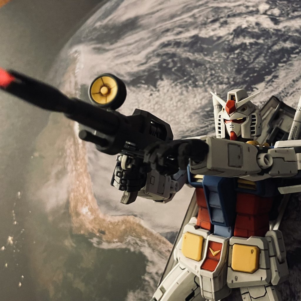 ビームに腹部を撃ち抜かれるザクを作ってみたくなりました。