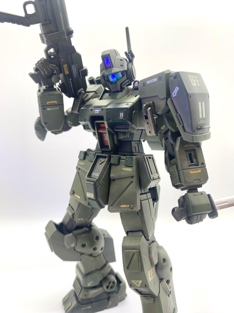 UC0080… アジア某所の熱帯地域での作戦。2番機のジムスパルタン、少数生産機の生き残り。っていう設定でショルダーアーマーに2のマーク。3番機、4番機と設定を考えて製作していました。作っている時もワクワクがとまりませんでした笑