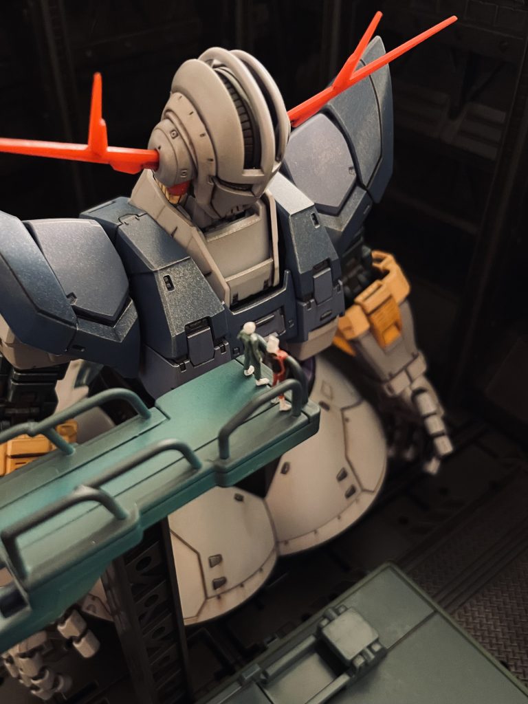 “Legs are just for show.” RGジオングの説明書にあった劇中の有名な台詞「足なんて飾りです。」の英訳です。大変気に入りました。ジオングは相打ちとはいえガンダムを撃破しているのでこの技師は間違っていなかったといえるでしょう。