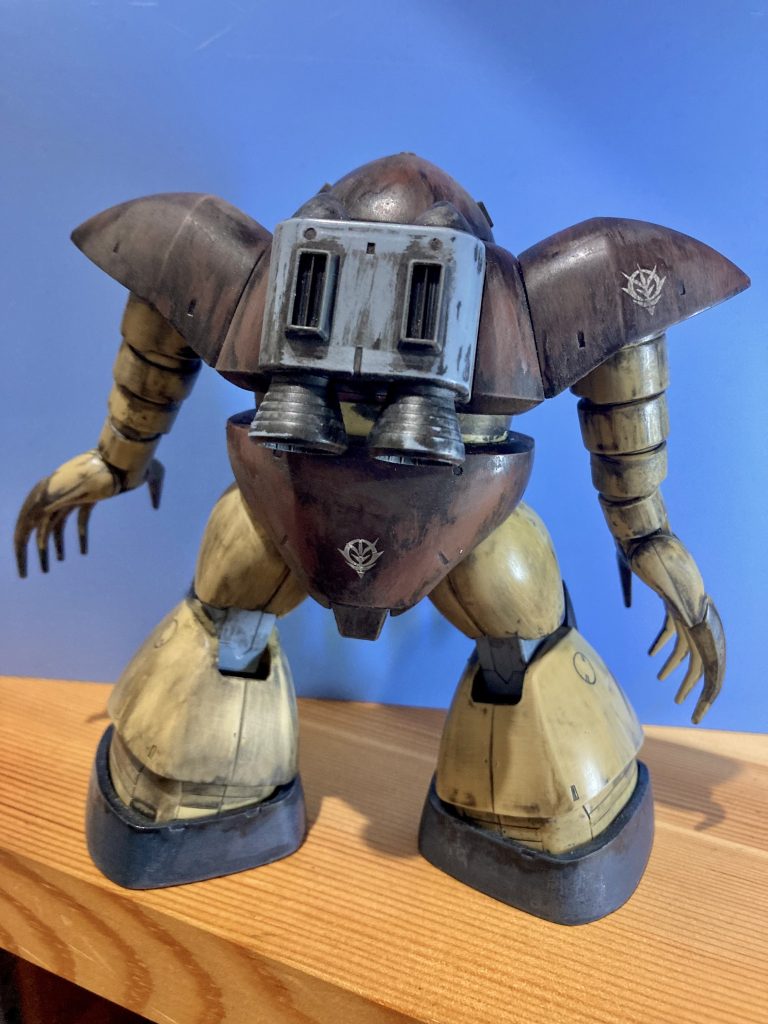 バックパックもつるぺただったのでダクトらしきものをペタリ貼り付け(zaku-kao5)