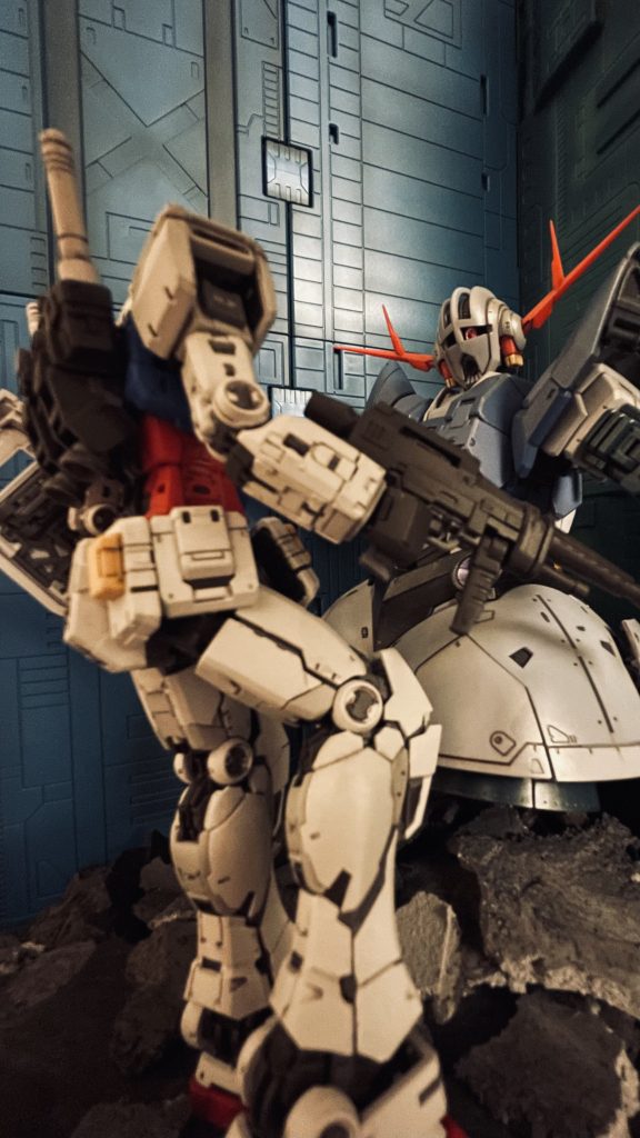 「こう近づけば四方からの攻撃は無理だな、シャア！！」