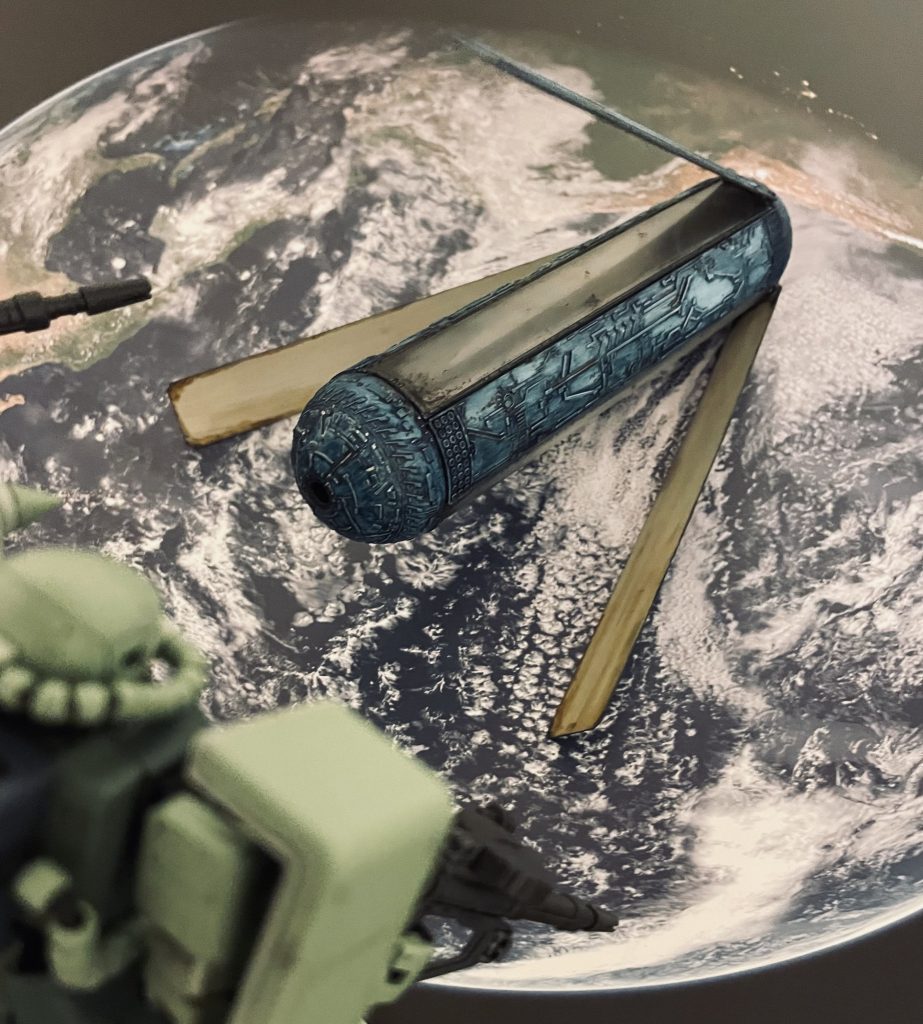 後方にザクを配置した構図を別アングルから。