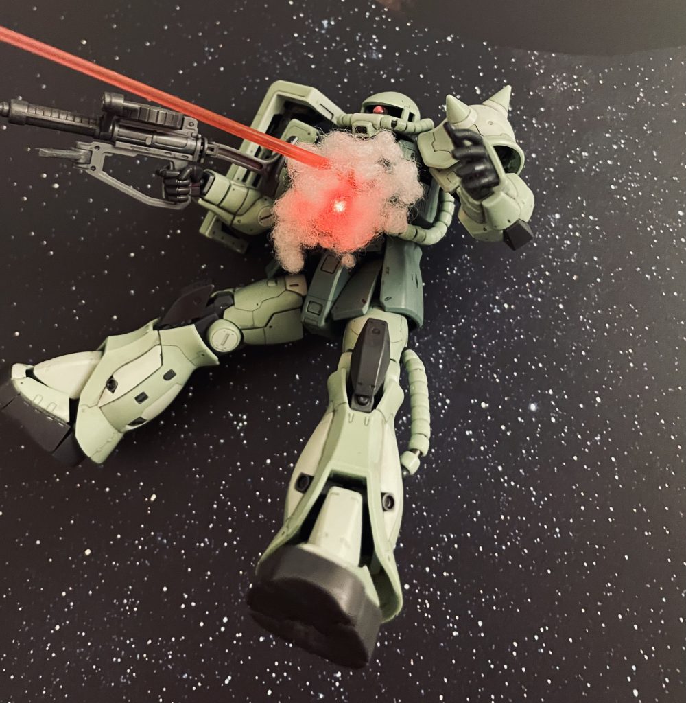 撃墜されるスレンダーのザクです。