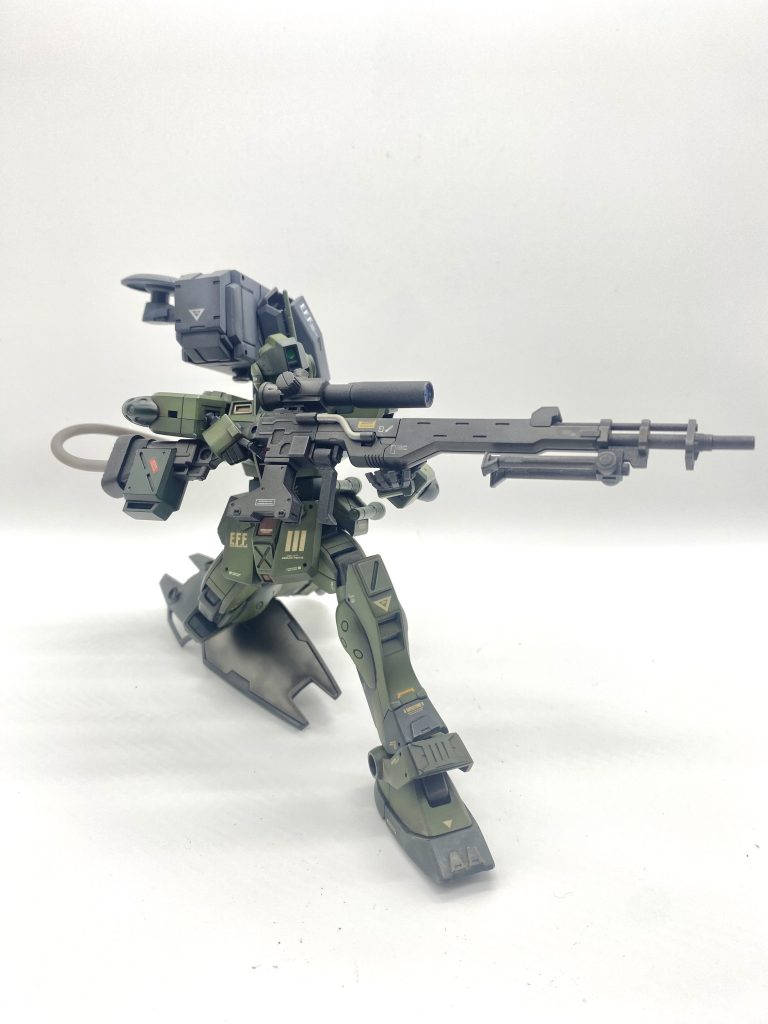 ウェポンユニットの重さもあり、シールドを膝置きにしないと射撃態勢がとれない(gundam-kao10)考えが甘かったことがよく分かる1枚です。