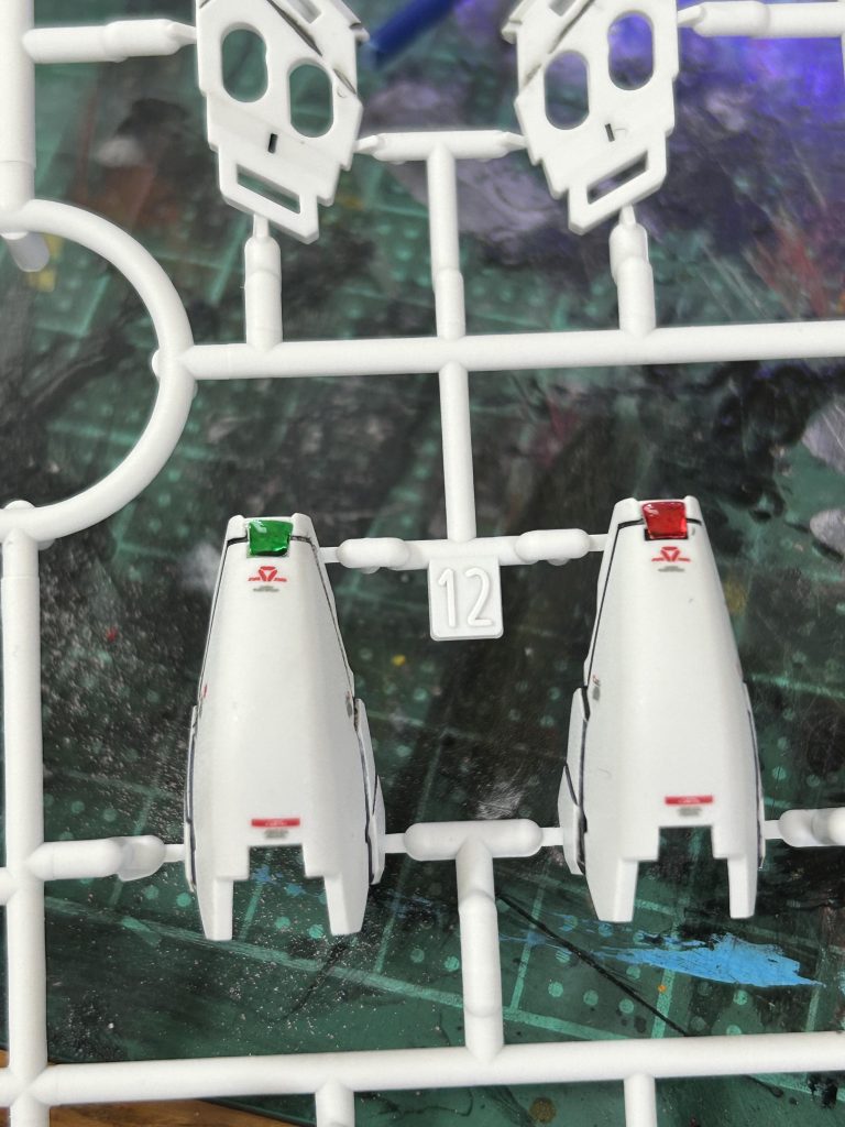 こちらはスミ入れ、デカール、トップコートにレジンまで終わったパーツ。積みプラがそこそこあるので、次はそこから何か作ろうかなと思います。よろしければ次の作品や、YouTubeの動画など見ていただけると嬉しいです。それではここまで見てくださってありがとうございました。