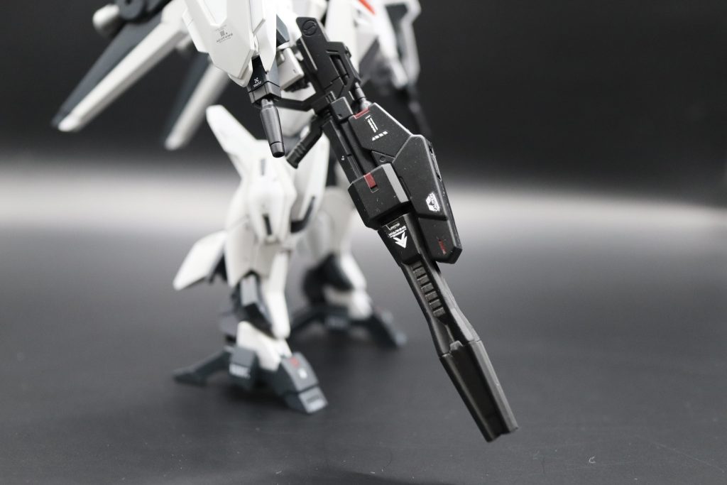 個人的ポイント③武器もストライクのライフルとジュピターヴのビームガトリングガンをミキシングしました！（当初上下逆向きに持たせるつもりでしたが、諸般の理由で写真のような構えに(gundam-kao10)）