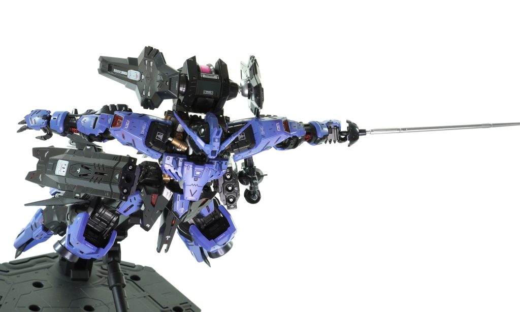 今回は久しぶりに白背景にて撮影を行いました!いやーいい感じに撮影できてますね!前に挑戦した時はいい写真撮れなかったので苦手意識ありました。最初はいつも通り黒背景で撮影したんですが、トップコートが光沢という影響もあるのか、いつもと違ってなんか微妙~ってなりました。。黒もカッコいいのですが、なんかパっと見で伝わらないなと