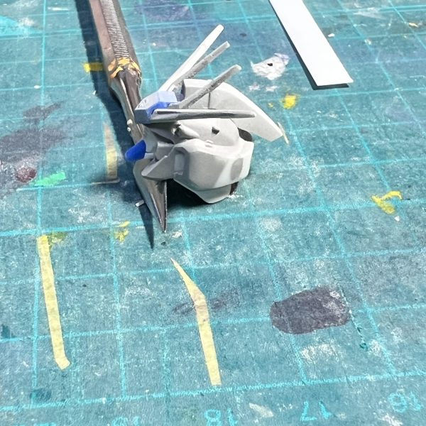 HGのハイニューを旧デザイン風に弄っています。RGにはどうやっても敵わないので気楽に作ります😅（2枚目）