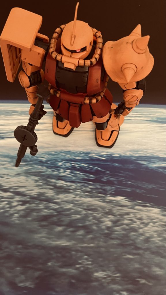 “見せてもらおうか、連邦軍のモビルスーツの性能とやらを” 第2話「ガンダム破壊命令」から「通常の3倍のスピード」で迫るシャア専用ザクをイメージしています。台詞が本当に格好いいなと改めて認識しました。MGのシャア専用ザクを使用しています。ザク系はMGの造形が一番かと個人的には思っております。指が個別に可動するのでマシンガンやバズーカの持ち手に表情がつけやすいです。