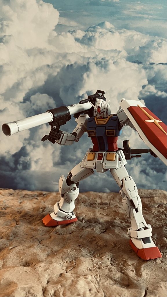 爆発のエフェクトを除いたジオラマです。空の青と地面の茶色とのコントラストが気に入りました。