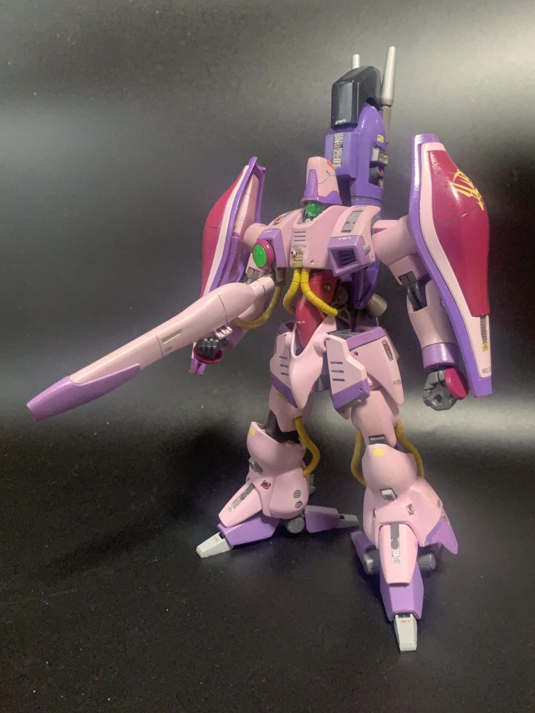 立ち姿。ガザCには何とも言えない独特の良さがりますね。