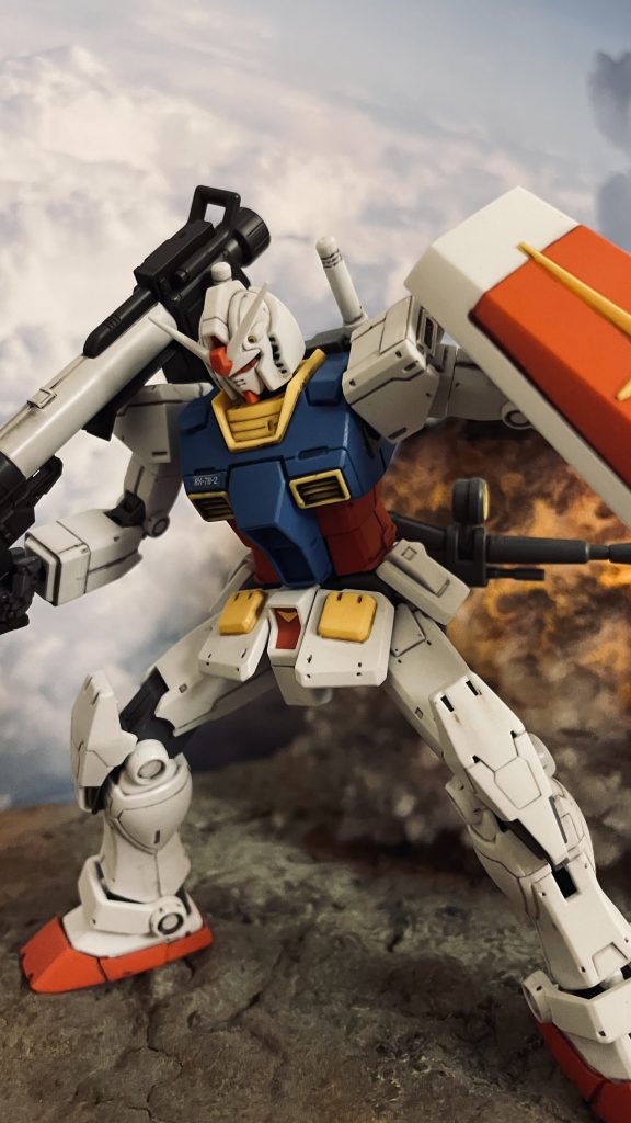 オリジン版ガンダムのパッケージイラストの再現をイメージしています。ガンダムはオリジン版です。RGガンダムとはまた違った顔つき、造形となっていて興味深いです。