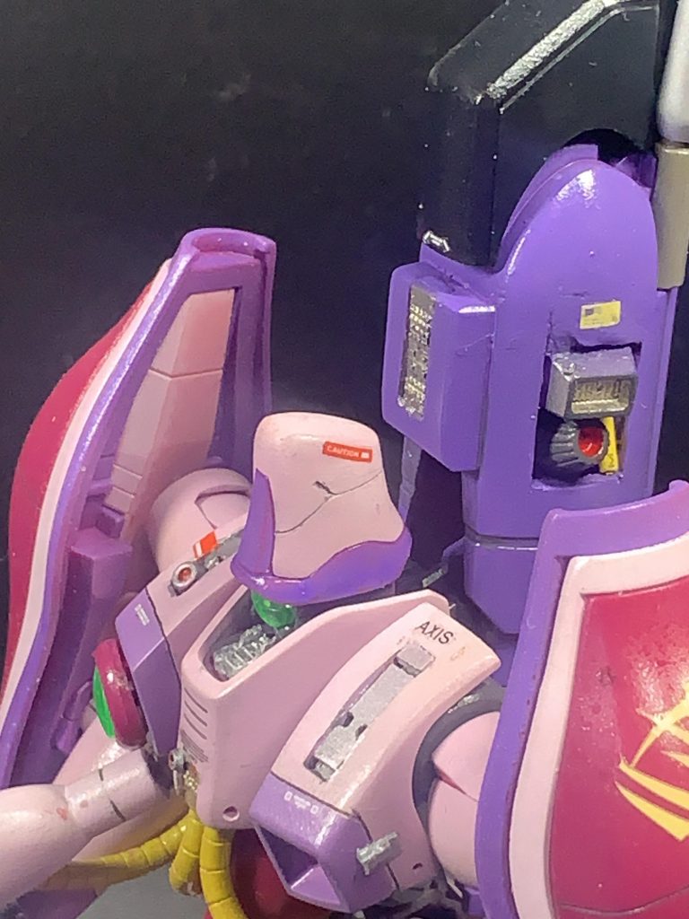 頭部付近のアップ画面。なるべくメカニカルなディティールを心掛けて追加してみました。(zaku-kao2)