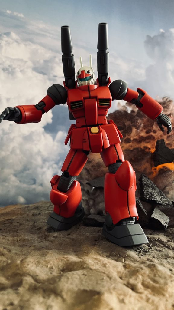 狙われるカイのガンキャノンです。この頃は未だ操縦も不慣れでした。このシーンを知っているが故にめぐりあい宇宙の冒頭シーンでの彼の落ち着き払った振る舞いに驚きを感ぜずにはいられないのでしょう。