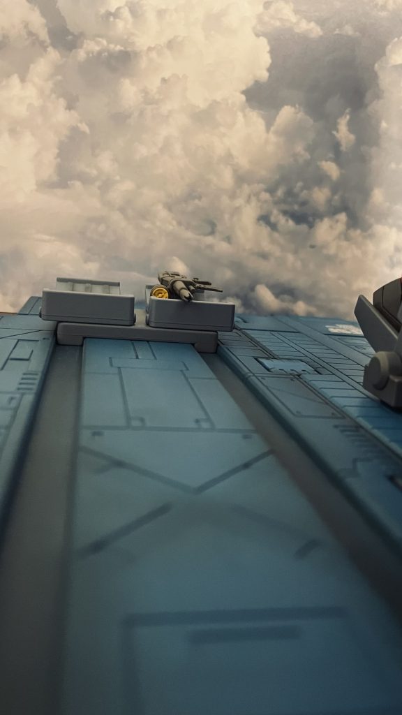 ビームライフルのスペアを射出するシーンをイメージしています。“ライフルを発射します!赤い彗星が来るわ!! “ (by セイラさん)