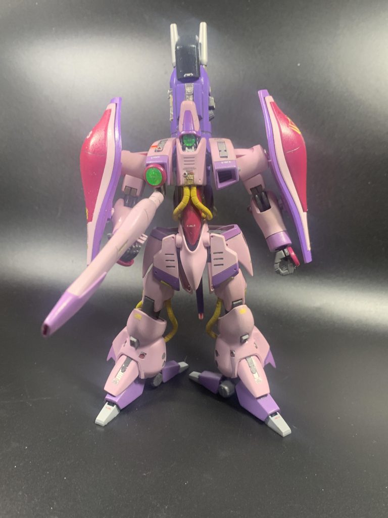 ちなみに塗装ハゲや部品の破損が怖くて変形はしていません。腰抜けの意気地なしと笑ってください。(zaku-kao9)