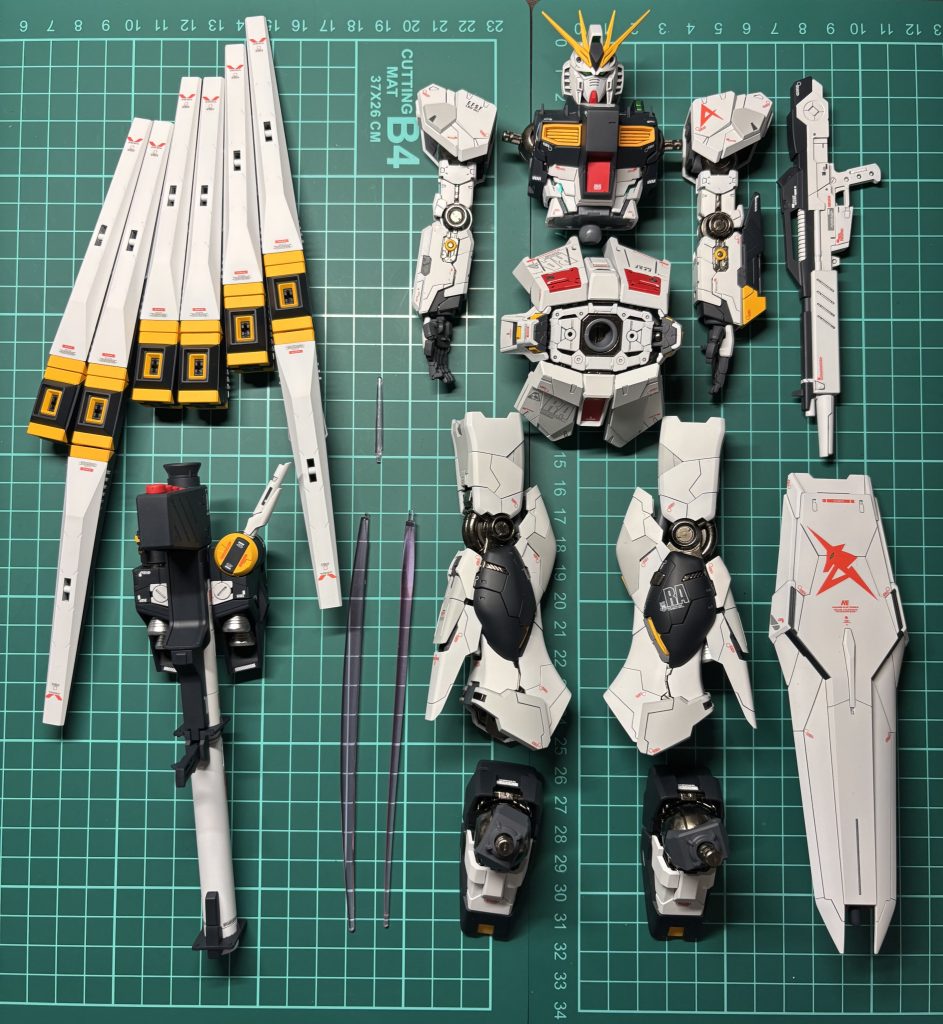 最終組み立て前です。今回仮組み無しでいきました。バラすのが難しいそうだったので、ぶっつけ本番ですw