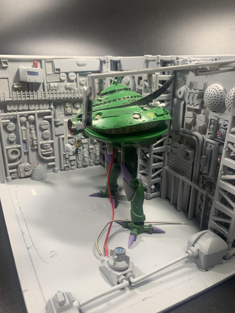 サイドショット。ビグザムが量産の暁には連邦などあという間に滅ぼしてくれるわ‼というドズルの有名なセリフですが、こんなのが多数迫って来たらさすがにどうしようもありません（ジークアクスでは量産されていましたが）。ドズルの言い草もあながち嘘でもないと思えます。(zaku-kao5)