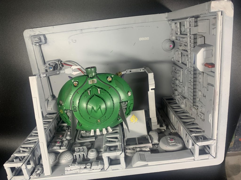 上部ショット。今から思うと床部はもう少しディティールに凝っても良かったかも……(zaku-kao8)