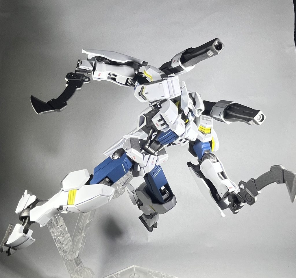 続いて武装オプションセットのアサルトナイフを持たせて。砲撃機なのでナイフ系の武装との相性👍