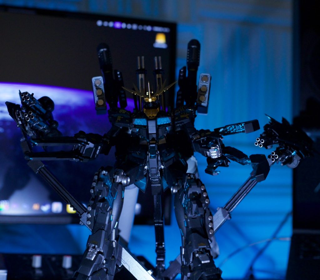 まぁ悪役ですよねこんなの目の前に現れたら怖いです