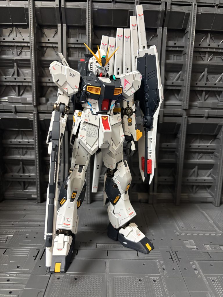 ツインアイ、センサーは蛍光塗料で塗装したのでブラックライトで光ります💡