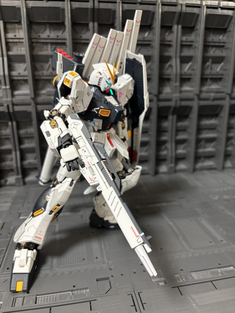 少しだけポージングしました。塗装ハゲが怖くてあまり動かせていません😂ただこれだけでもかっこいい…😁