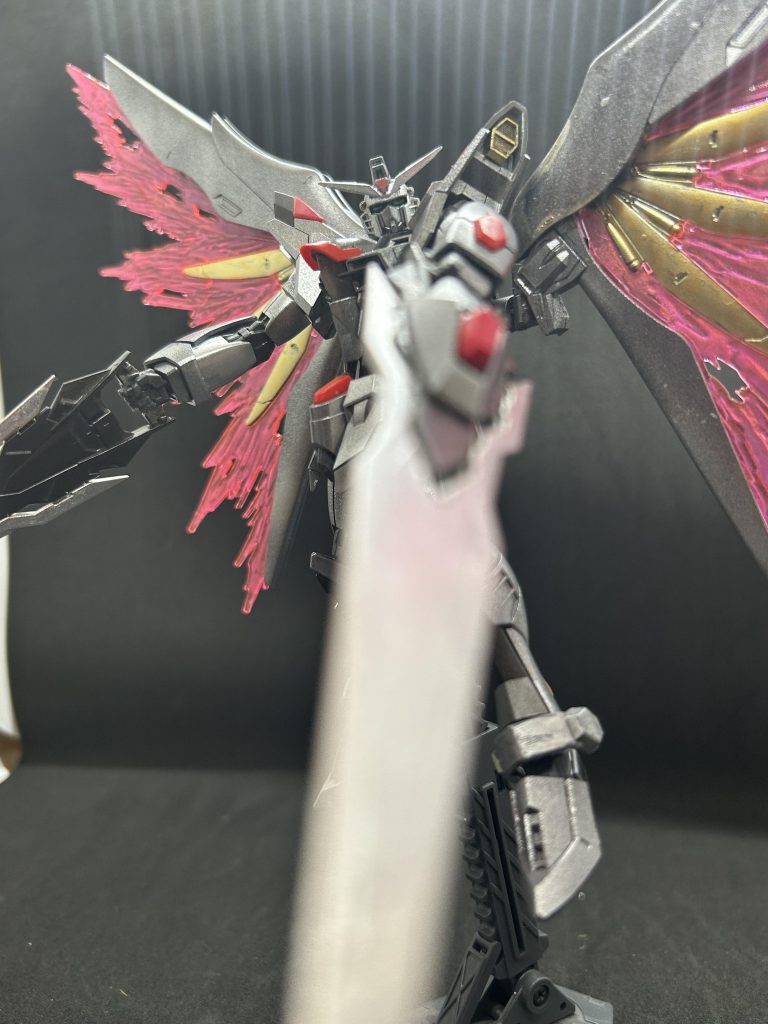 キラメキ主にザフトの技術を使用した機動力特化形態｡猛スピードとレアメタルのブレードで敵を切り裂く