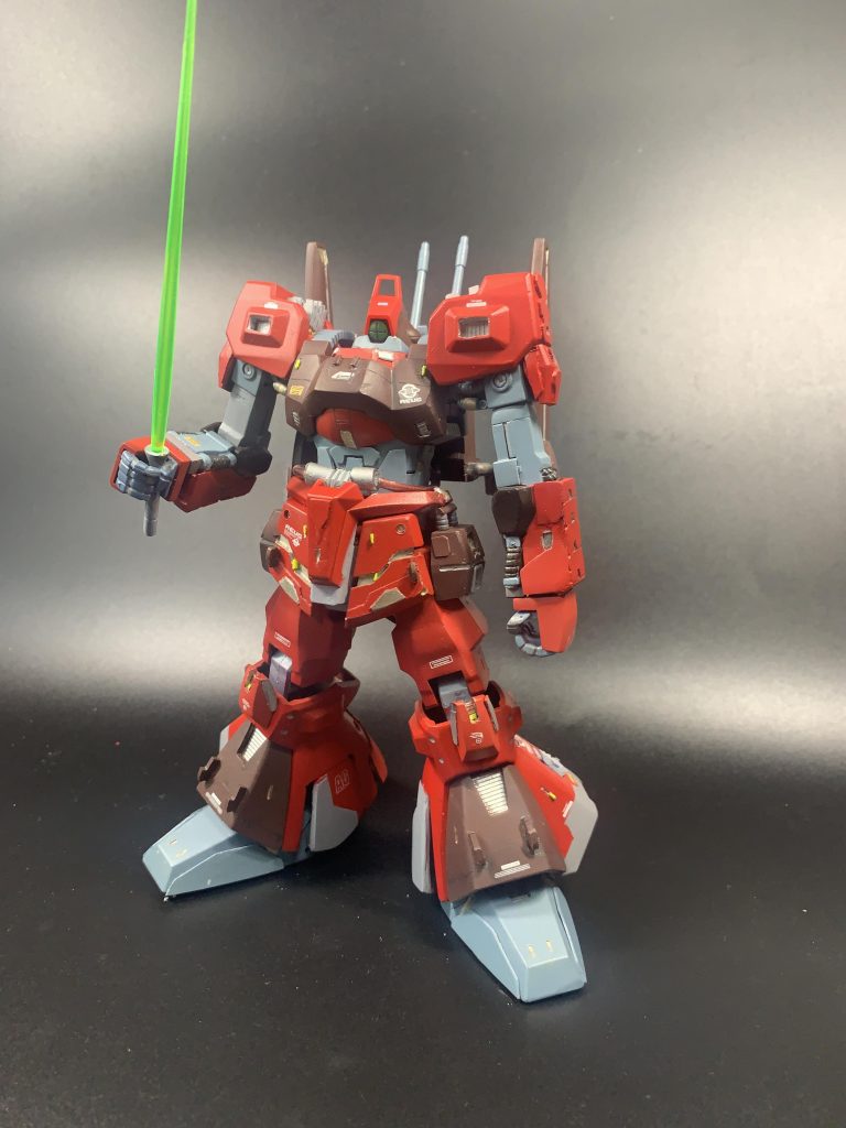 ビームサーベルを構えるリックディアス。あまり近接戦闘のイメージはありませんが緑のビームサーベルは何気にかっこいい。(zaku-kao3)