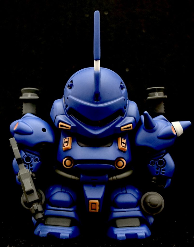 かなりプラが劣化しており、軸がポキポキ折れました。