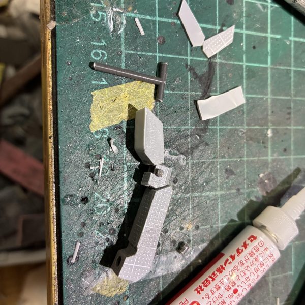 1番やっかいな武器はじめました！ギミックどうしても動かしたくて苦戦してますが形になってきましたある程度できてからディテール追加、肉付けしていきます持たせたいなぁ〜はよ( ＾∀＾)（3枚目）