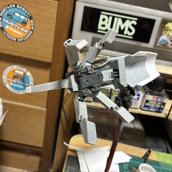1番やっかいな武器はじめました！ギミックどうしても動かしたくて苦戦してますが形になってきましたある程度できてからディテール追加、肉付けしていきます持たせたいなぁ〜はよ( ＾∀＾)（2枚目）