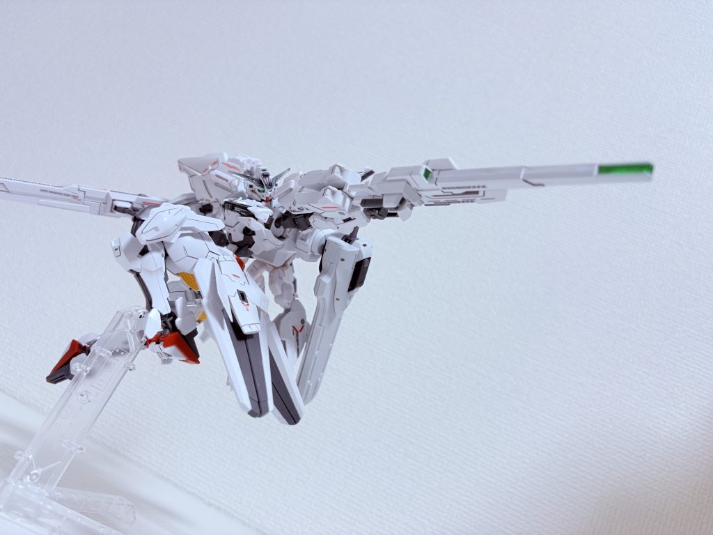 決めポーズ！自作武器が綺麗に映えます。太ももについたビットシールドも結構動くので、ポージングしやすき。