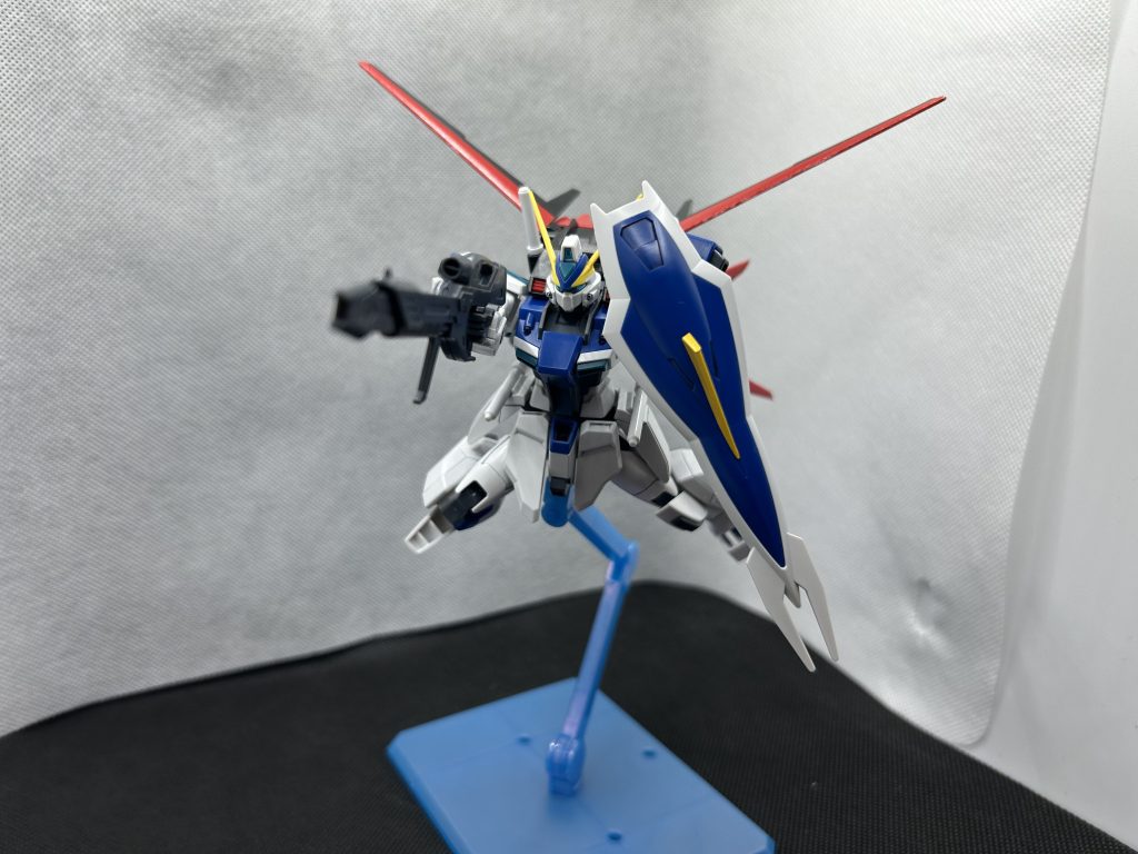 エールウィンダムエールストライカーの評価が連合軍人達に人気あるストライカーパック。推進機内構造がスローターダガーの同じ様に改良され、飛行機能を持ちながら宇宙戦にも使用可能。