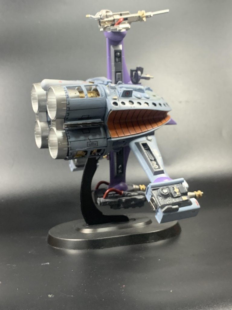 ブラウブロと言えばオールレンジ攻撃を可能とする有線式のメガ粒子砲ですが、私はあえて左右のメガ粒子砲以外を違うデザインにしてみました。(zaku-kao8)