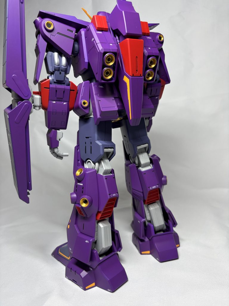 手や関節は時短でグレサフ+銀サフで手抜きです。