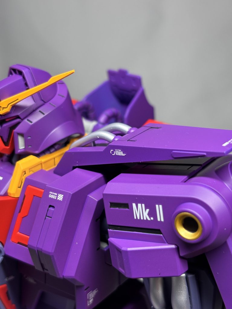 メガ粒子砲、パイプはメタリックにしました。スターブライト系ですが艶消しなので、割と落ち着いて見えます。