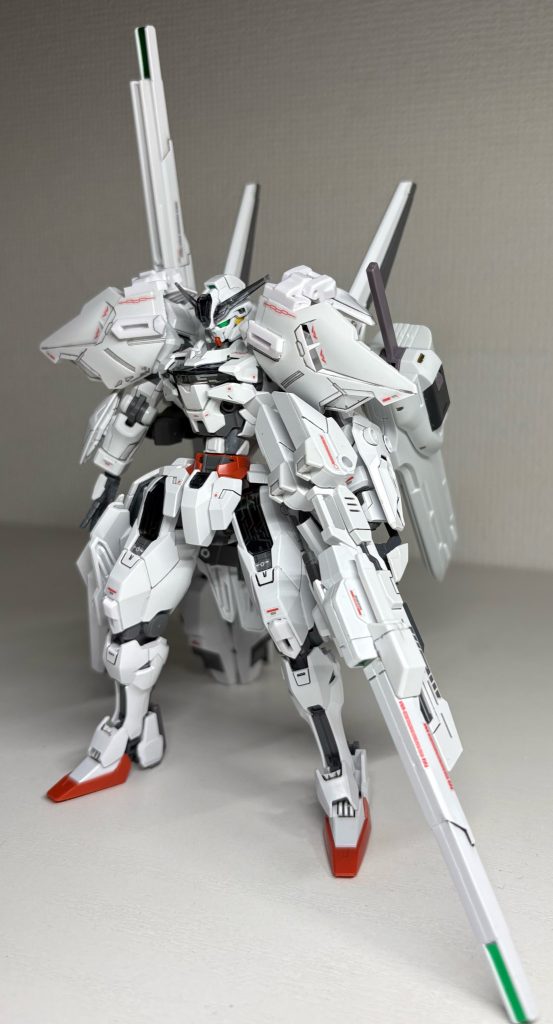 最後はこの素立ちで！やはりそのまま立たせるのが一番カッコイイ長々と書きましたが、ご観覧頂きありがとうございました！プレミアムバンダイでガンダムジリウスが出ると知り、一般販売して欲しかったなあなんて。すごく好みだったので（プレバン分からない）水星しか手に入りずらいので、嬉々としてミキシングがしずらい現状。色んなガンダム再販されると嬉しいですね〜それではまたどこがで！ありがとうございました！