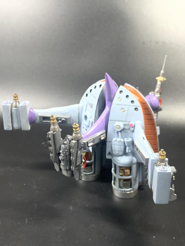 下部のショット。なるべくメカニカルにと頑張ってみました。(zaku-kao4)