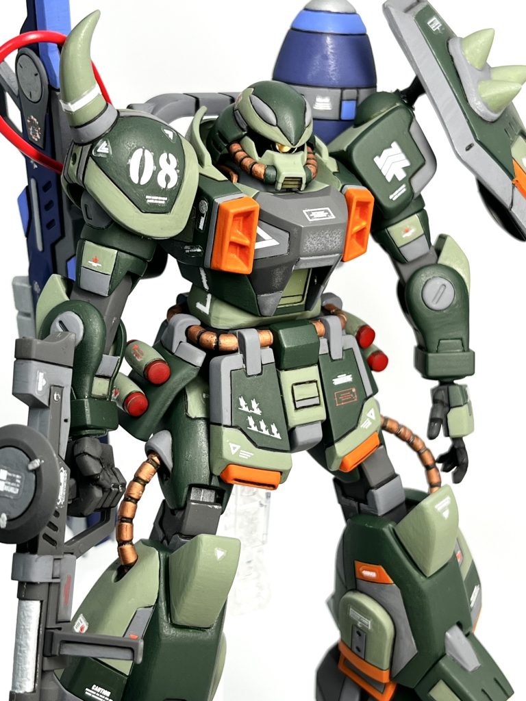 モノアイは100均素材。デカールはジオン系を使用してます。