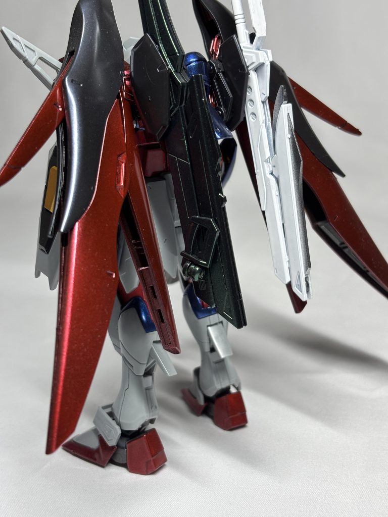 緑のクリスタルカラーは黒味が強いです。