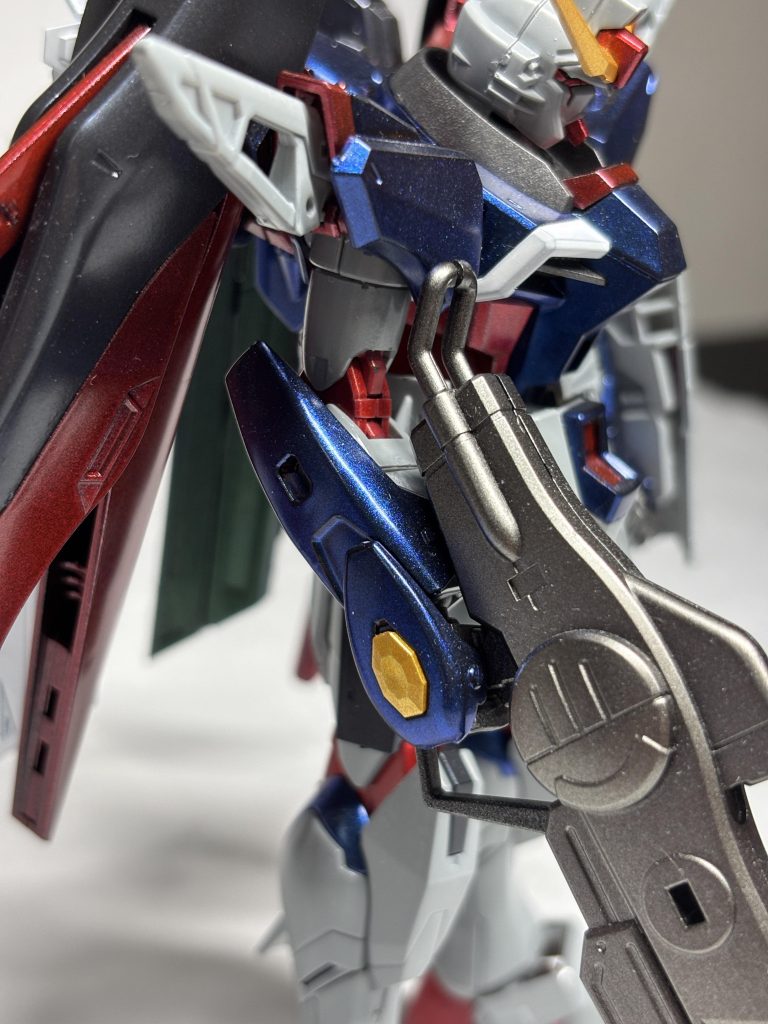 青のクリスタルカラーは中々綺麗です。関節も赤くして見ました