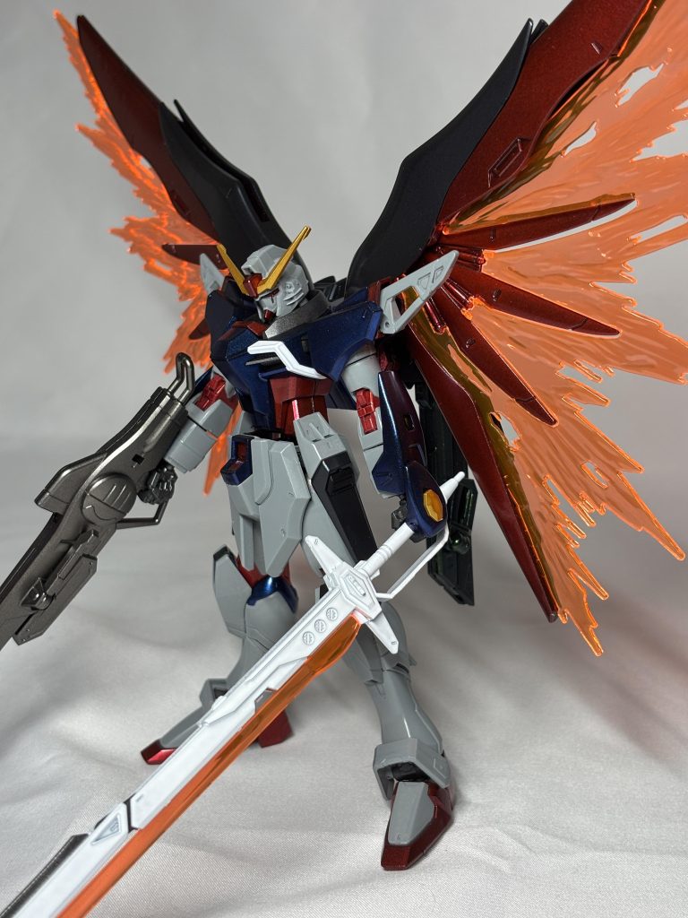 羽の色がオレンジなのはベースがハイネ機だからです。しかもクリア版です